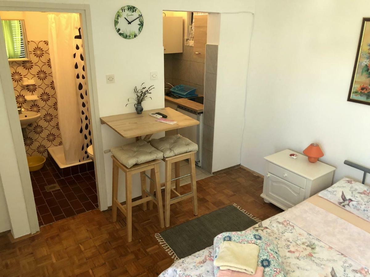 Guesthouse Vila Ruzmarin Zdrelac Ngoại thất bức ảnh